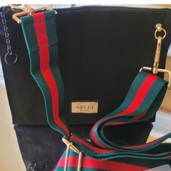 Gucci Handbags - Gucci makeup bag